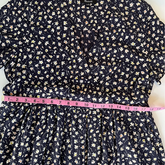 MADEWELL - MIDI DRESS
*NEVER WORN*
Short sleeve, v-neck, navy floral midi dress - Picture 4 of 10